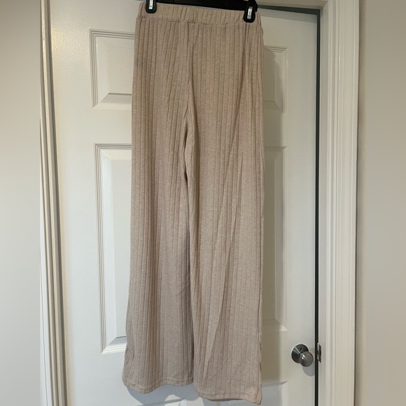 Beige Ribbed Lounge Set - Picture 6 of 6